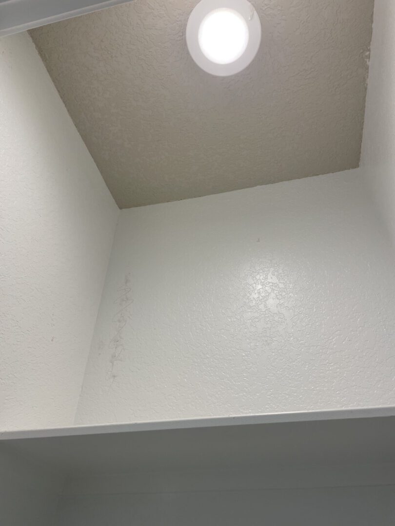 White ceiling with recessed light fixture.